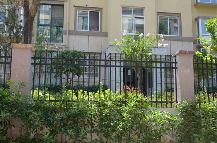 小区新钢护栏有什么规格特点适用范围包括哪些？？？？？？？